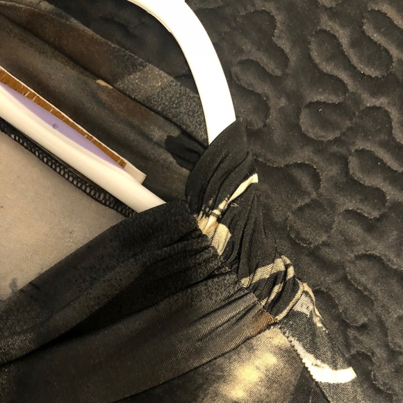 Melanie Lyne Top w/Cut Out and Ruching detail @ collar - Picture 3 of 10